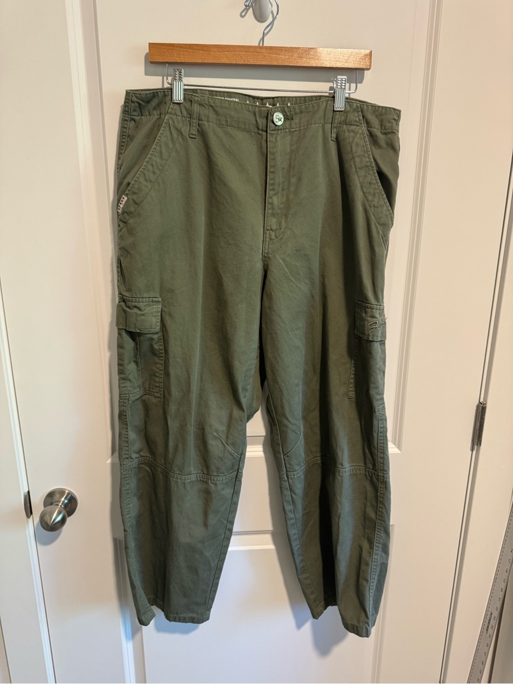 Women's Olive Utility Cargo Pants with Multi-Pocket Design